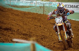 duomi-马德里竞技季后赛大胜广州队，爱德华兹砍下5记关键球，全场沸腾